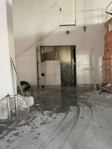 Kernbohrung in der Nähe für Sanitär- und Elektroinstallationen